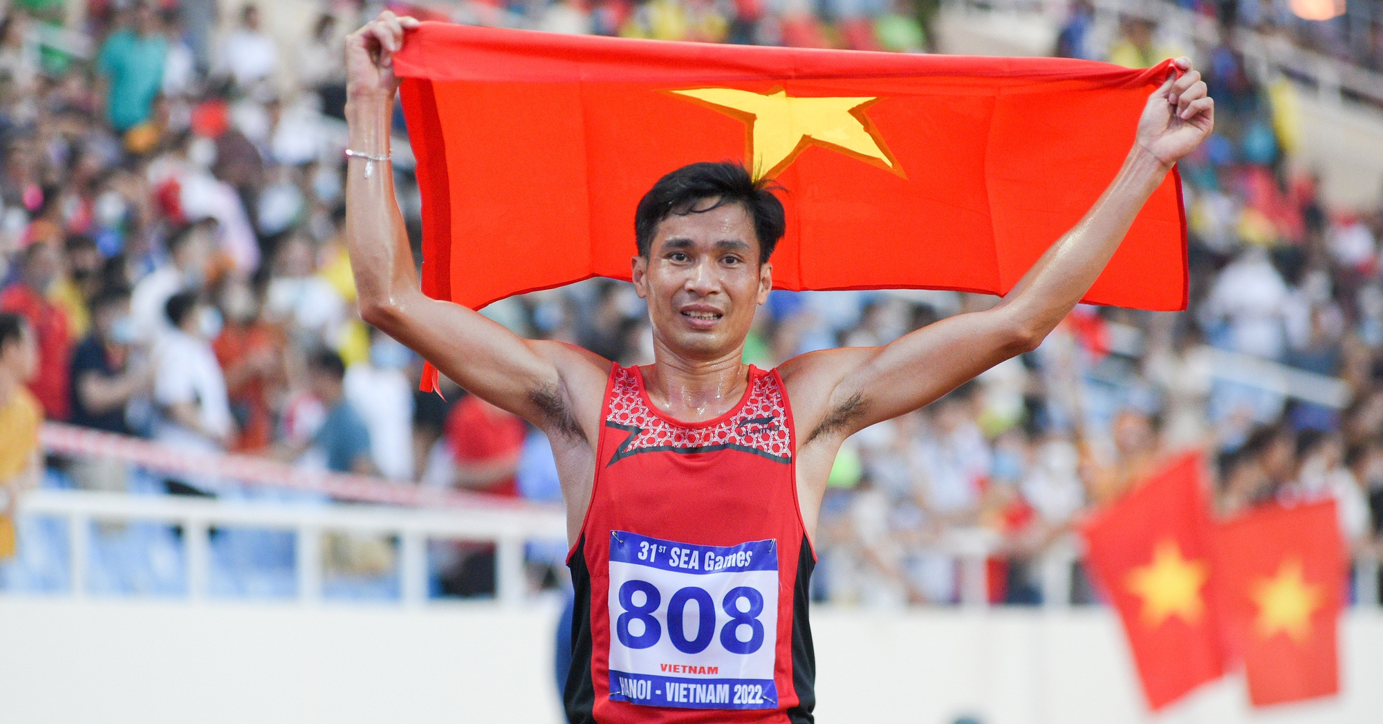 At the age of 36, Nguyen Van Lai still scored a double gold medal in the toughest events in athletics