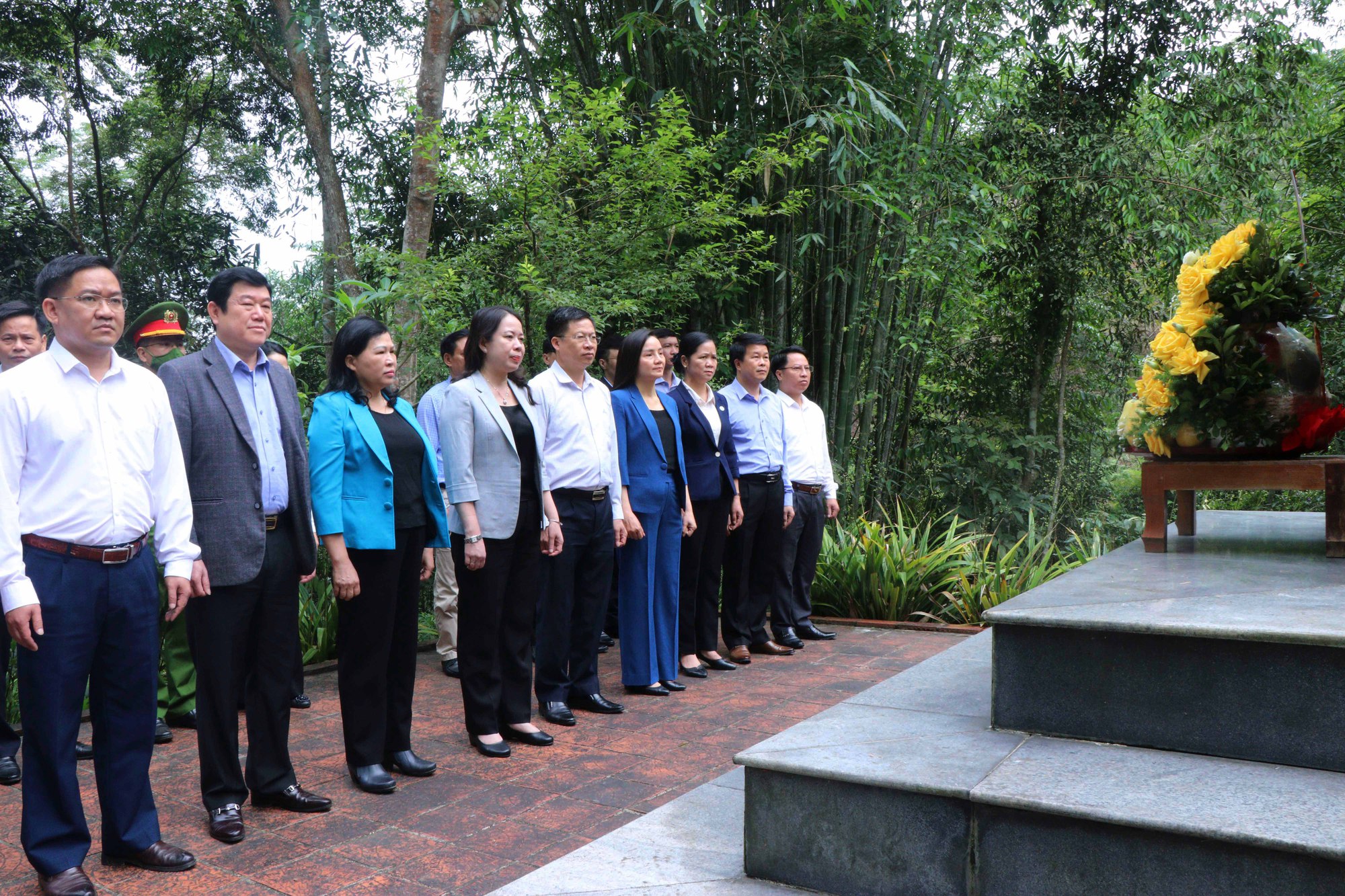 Phó Chủ tịch nước Võ Thị Xuân Ánh tặng hơn 70 suất quà, 20 ngôi nhà tình nghĩa tại Bắc Kạn - Ảnh 1.