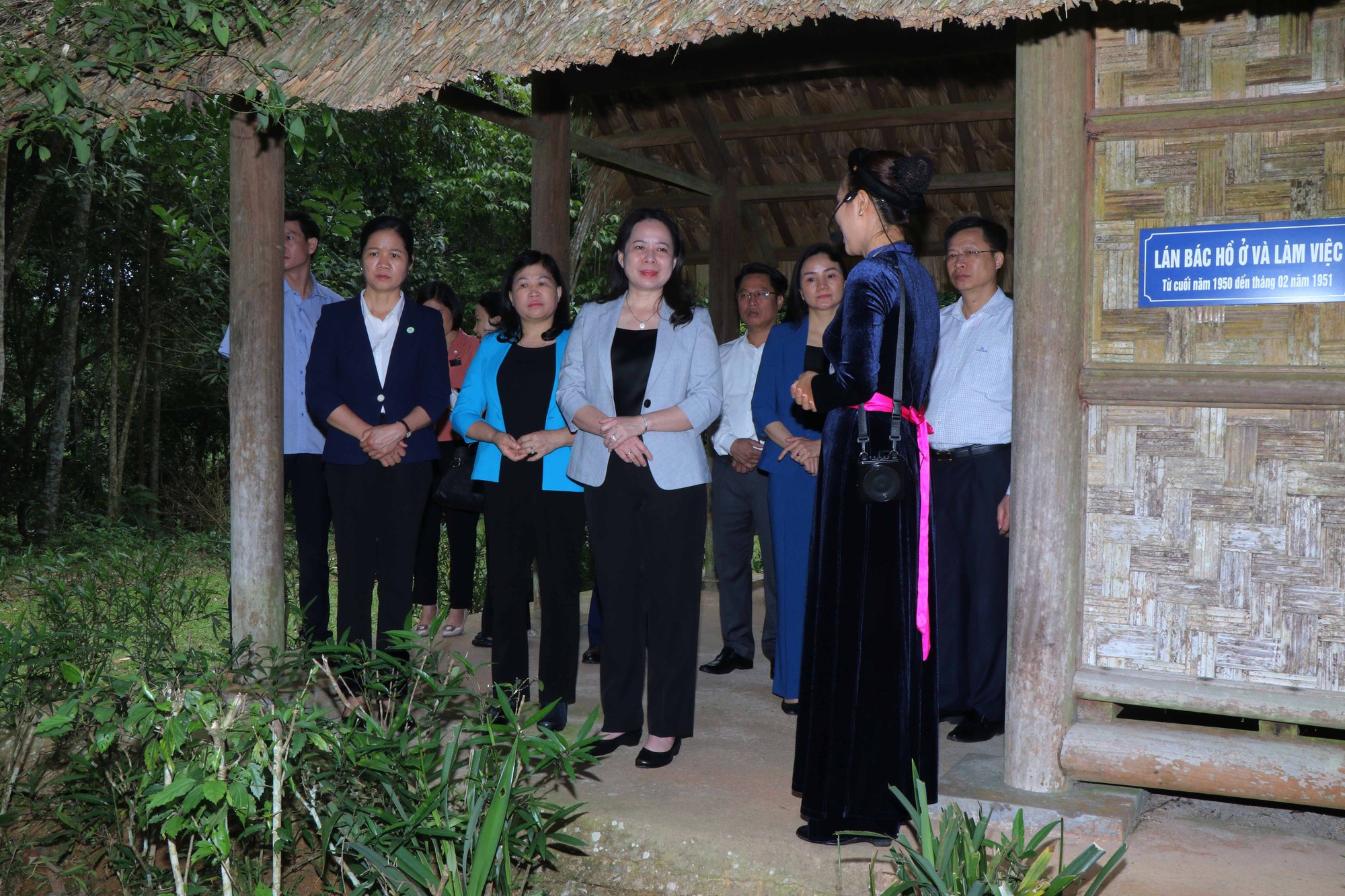 Phó Chủ tịch nước Võ Thị Xuân Ánh tặng hơn 70 suất quà, 20 ngôi nhà tình nghĩa tại Bắc Kạn - Ảnh 2.
