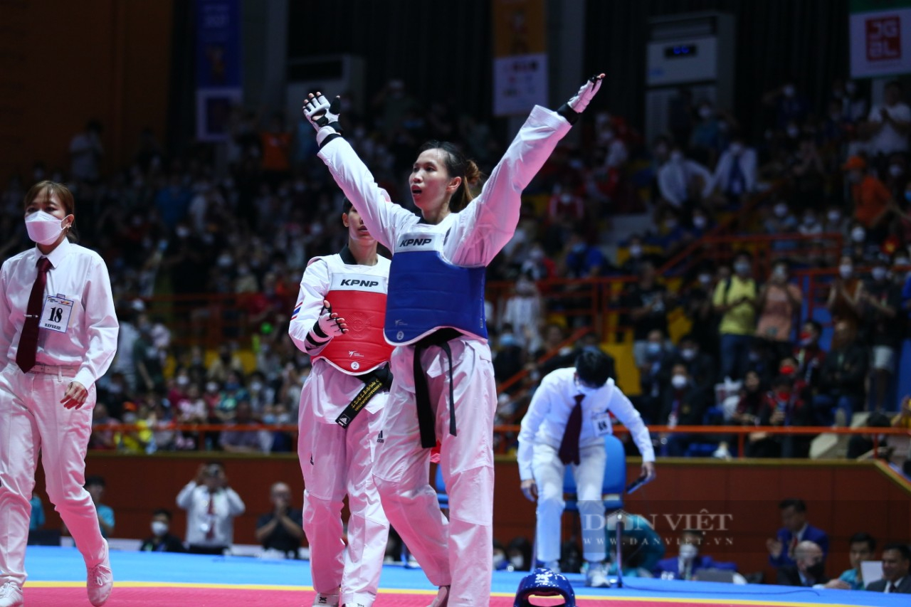 Võ sĩ taekwondo Trương Thị Kim Tuyền ép cân đánh bại Thái Lan giành &quot;Vàng&quot; SEA Games - Ảnh 5.