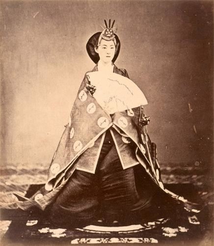 Hoàng hậu tuyệt vời nhất Nhật Bản: Không con nhưng lại được chồng và thần dân tôn sùng - Ảnh 1.