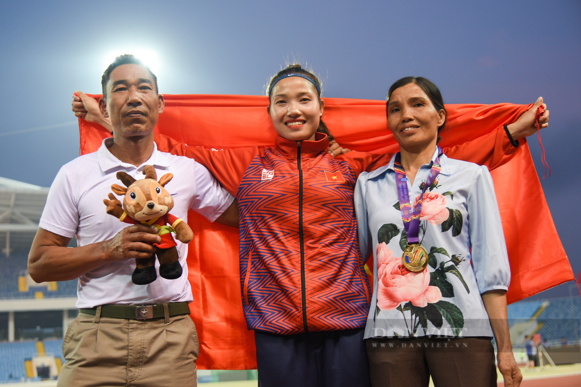 Nguyễn Linh Na phá kỷ lục quốc gia tồn tại 17 năm, sau khi đoạt huy chương vàng SEA Games 31 - Ảnh 3.