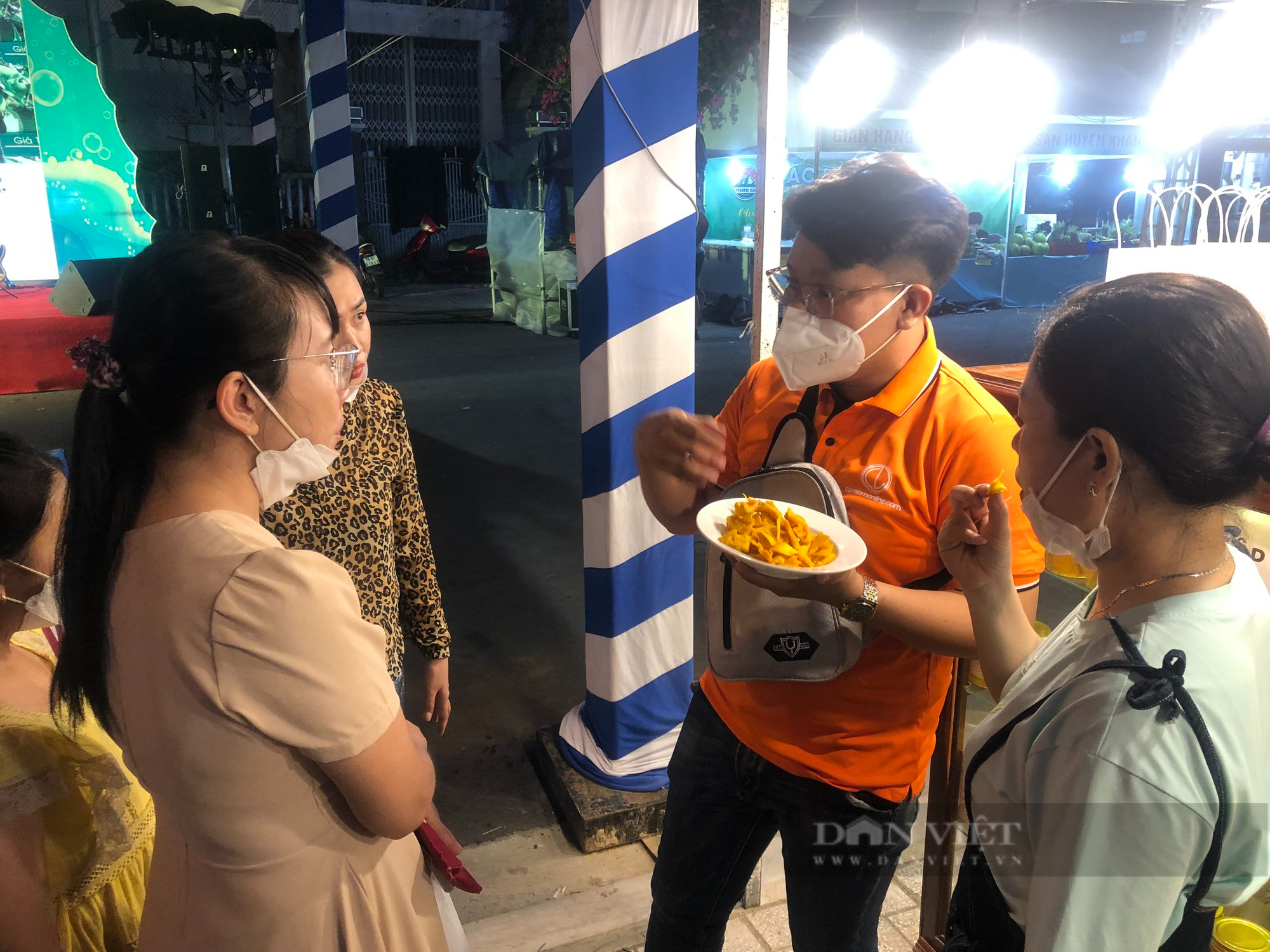 Nhóm trẻ 9X ở Khánh Hòa đưa xoài sấy lên sàn điện tử, khách liên hệ mua &quot;vù vù&quot; - Ảnh 4.