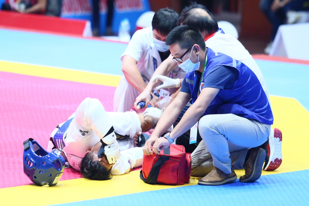 Xem khoảnh khắc võ sĩ Taekwondo Việt Nam đá gục đối thủ trên sàn đấu - Ảnh 5.