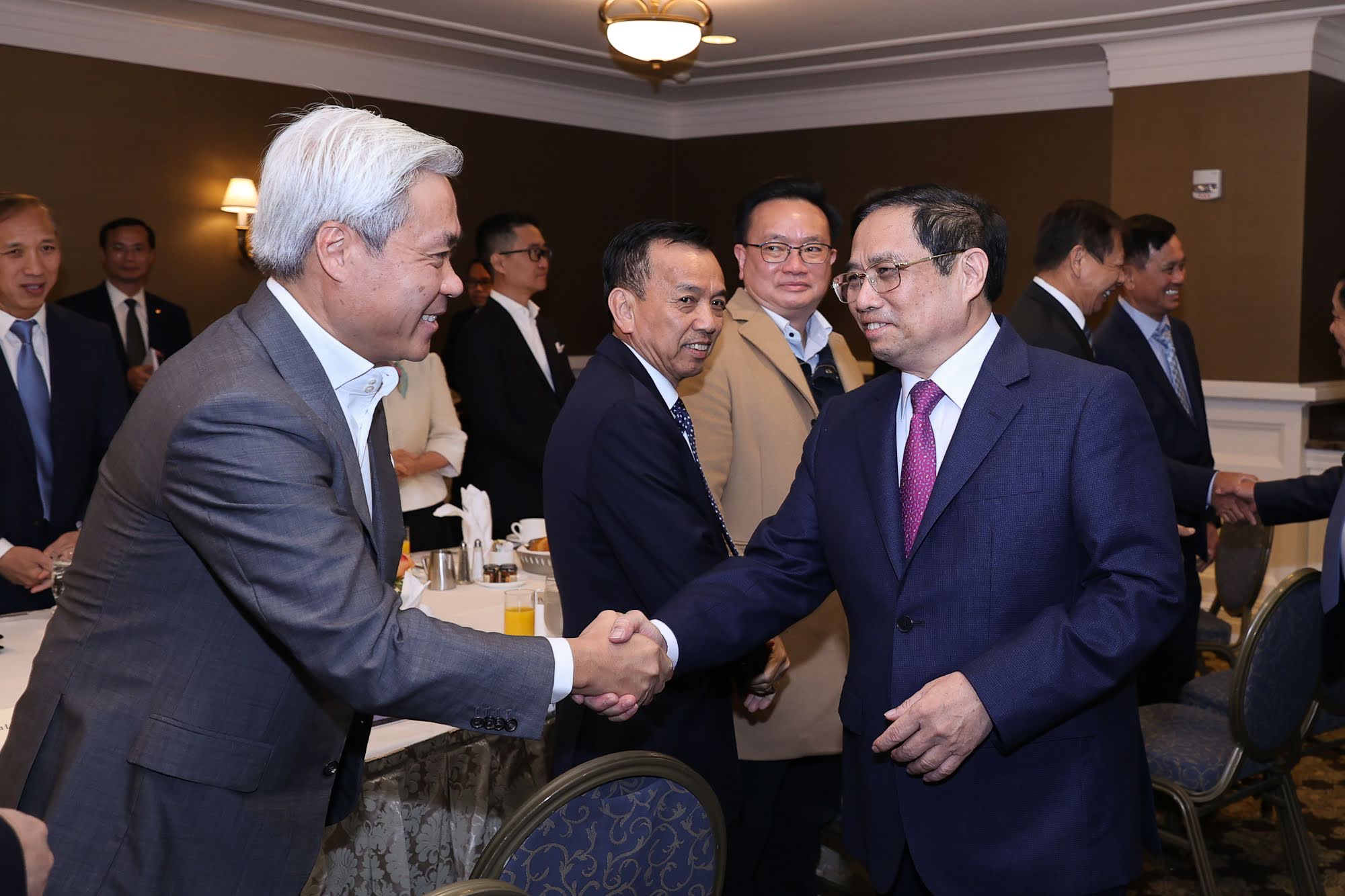 Prime Minister Pham Minh Chinh: Need more favorable policies for overseas Vietnamese to contribute to the country - Photo 1.