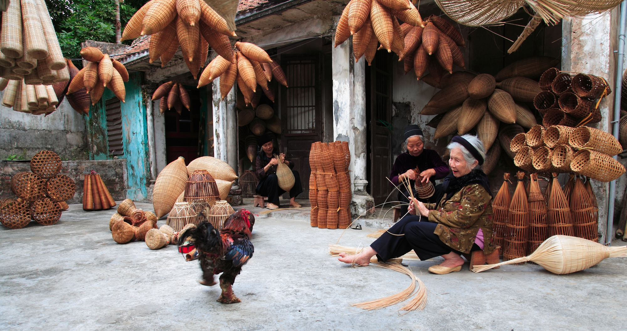 Về Thủ Sỹ nghe kể chuyện đan đó - Ảnh 1.