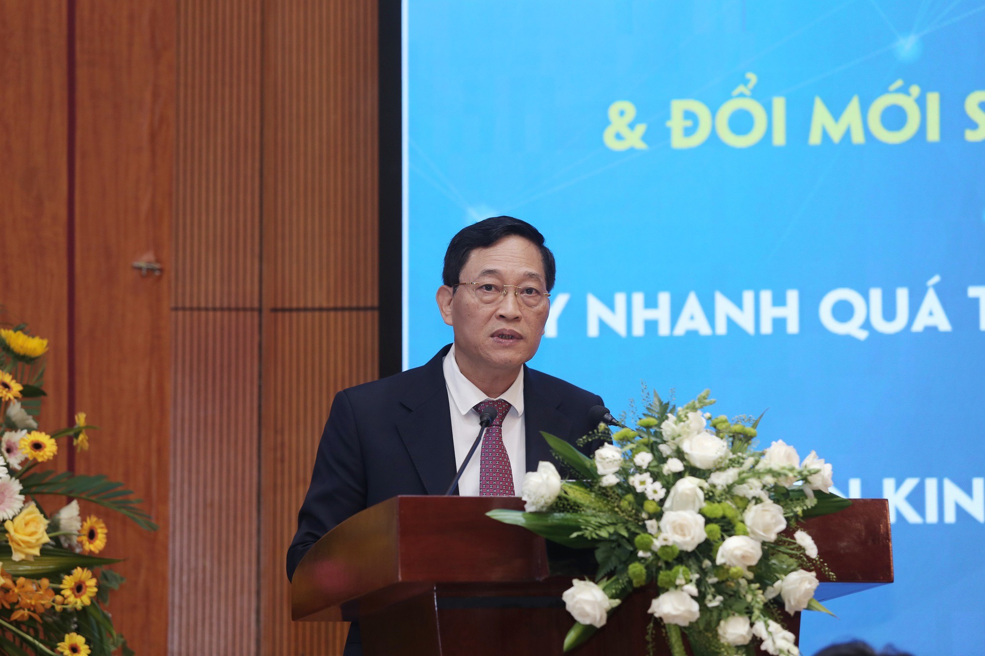 The Ministry of Science and Technology honors 2 authors of the 2022 Ta Quang Buu Prize - Photo 4.
