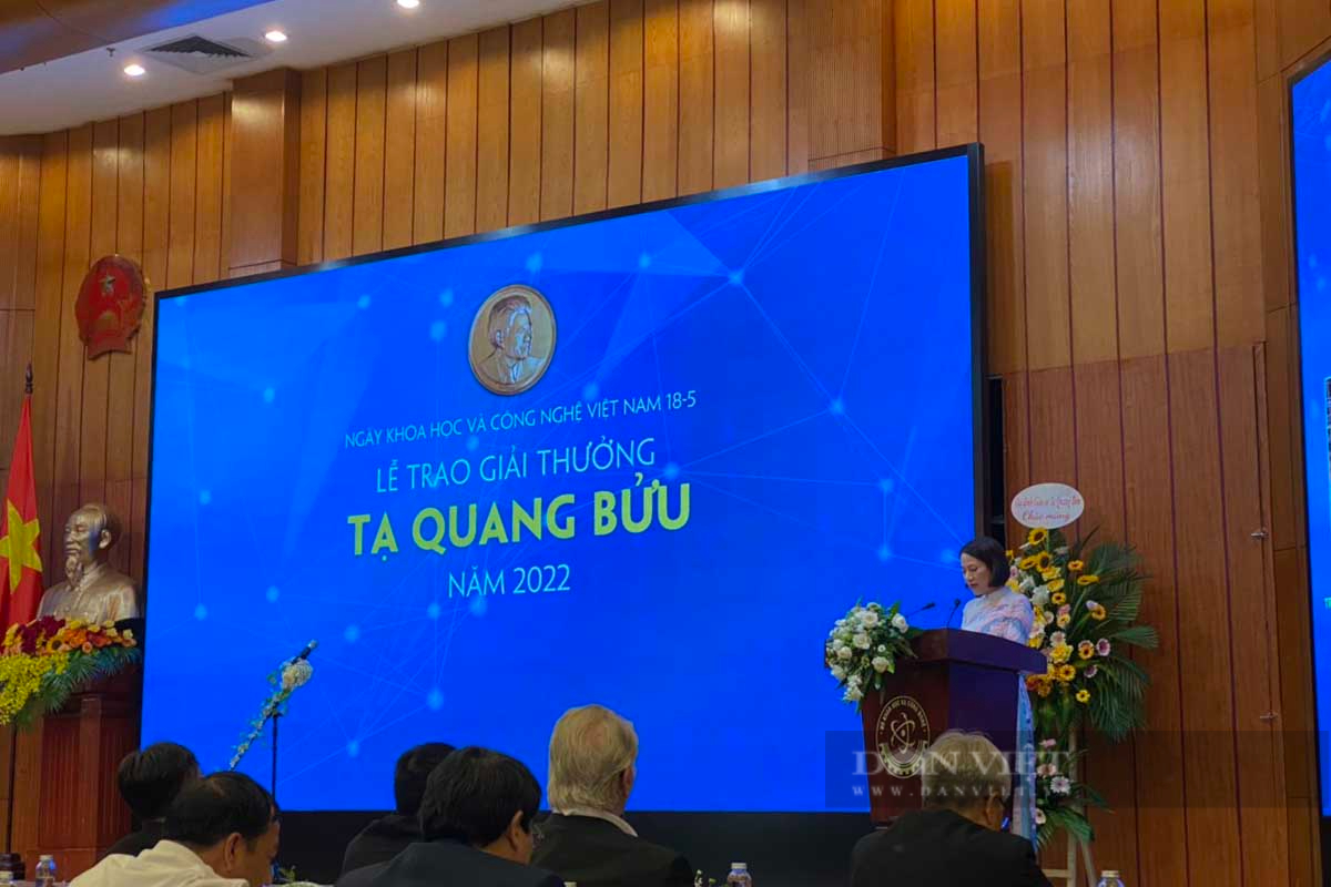 Ministry of Science and Technology honors 2 authors Ta Quang Buu 2022 - Photo 3.