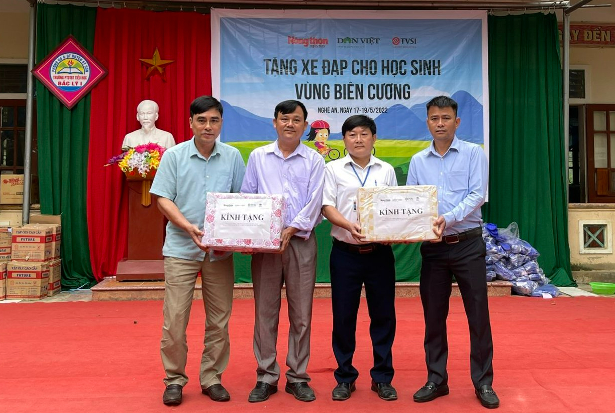Báo NTNN/Điện tử Dân Việt cảm ơn các nhà tài trợ chương trình tặng 100 xe đạp cho học sinh Nghệ An - Ảnh 3.