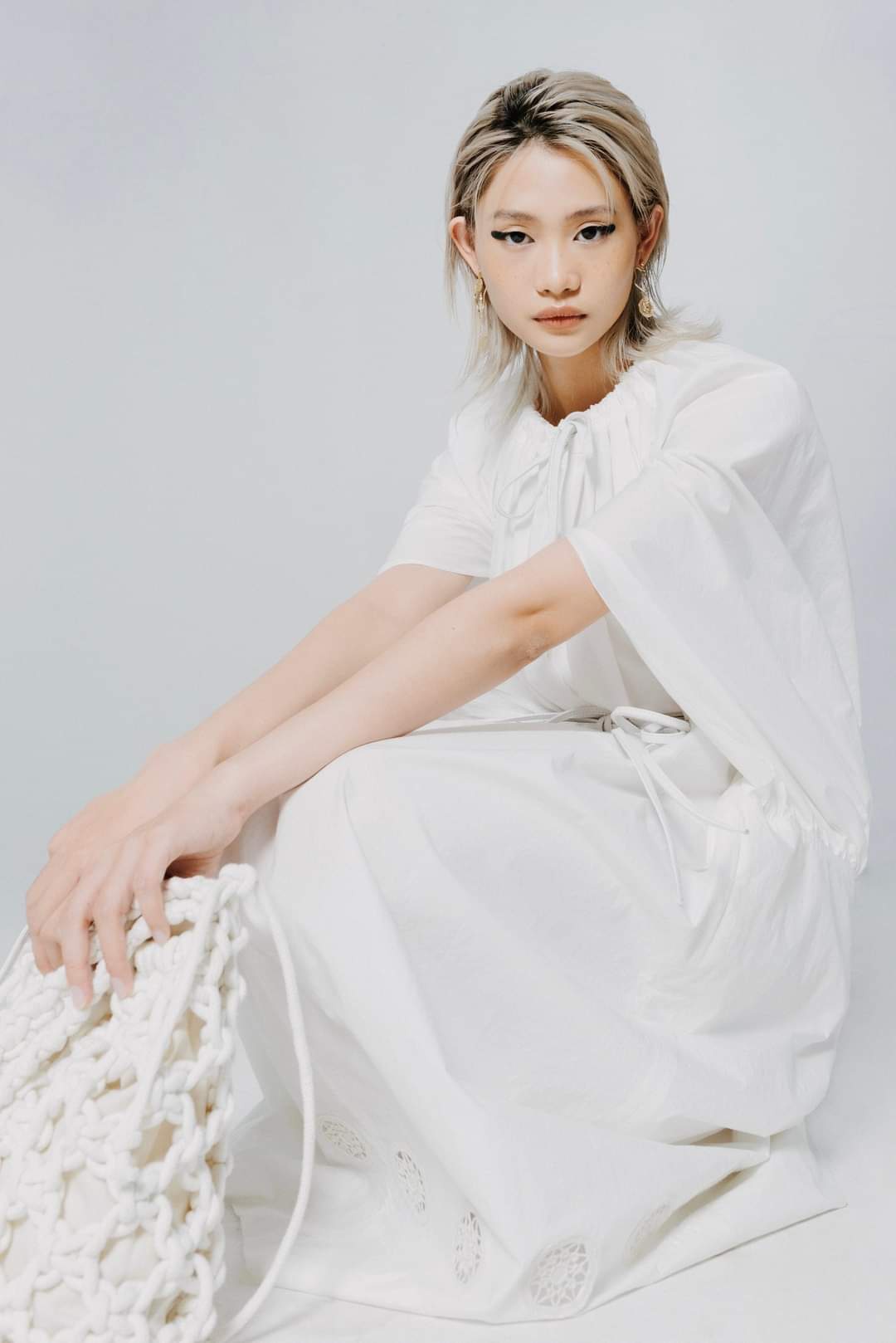 Váy áo mùa hè màu trắng chinh phục phái đẹp - Ảnh 6.