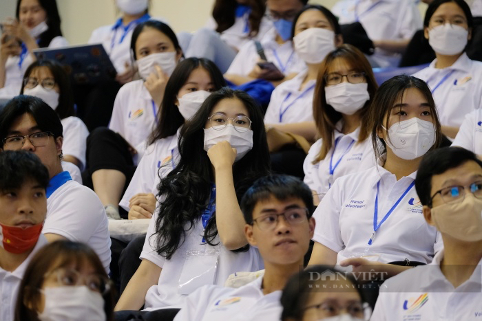 Những “bóng hồng” xinh đẹp, vượt cả nghìn km tình nguyện hỗ trợ SEA Games 31 - Ảnh 9.