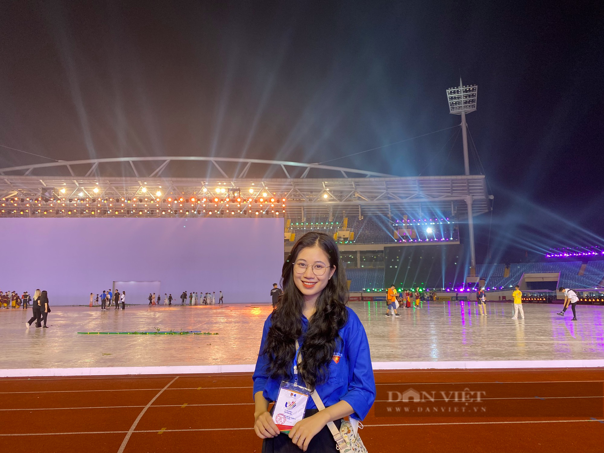 Những “bóng hồng” xinh đẹp, vượt cả nghìn km tình nguyện hỗ trợ SEA Games 31 - Ảnh 10.