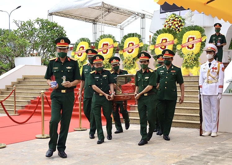 Quảng Bình: Truy điệu, an táng 17 hài cốt liệt sĩ hy sinh tại Lào - Ảnh 3.