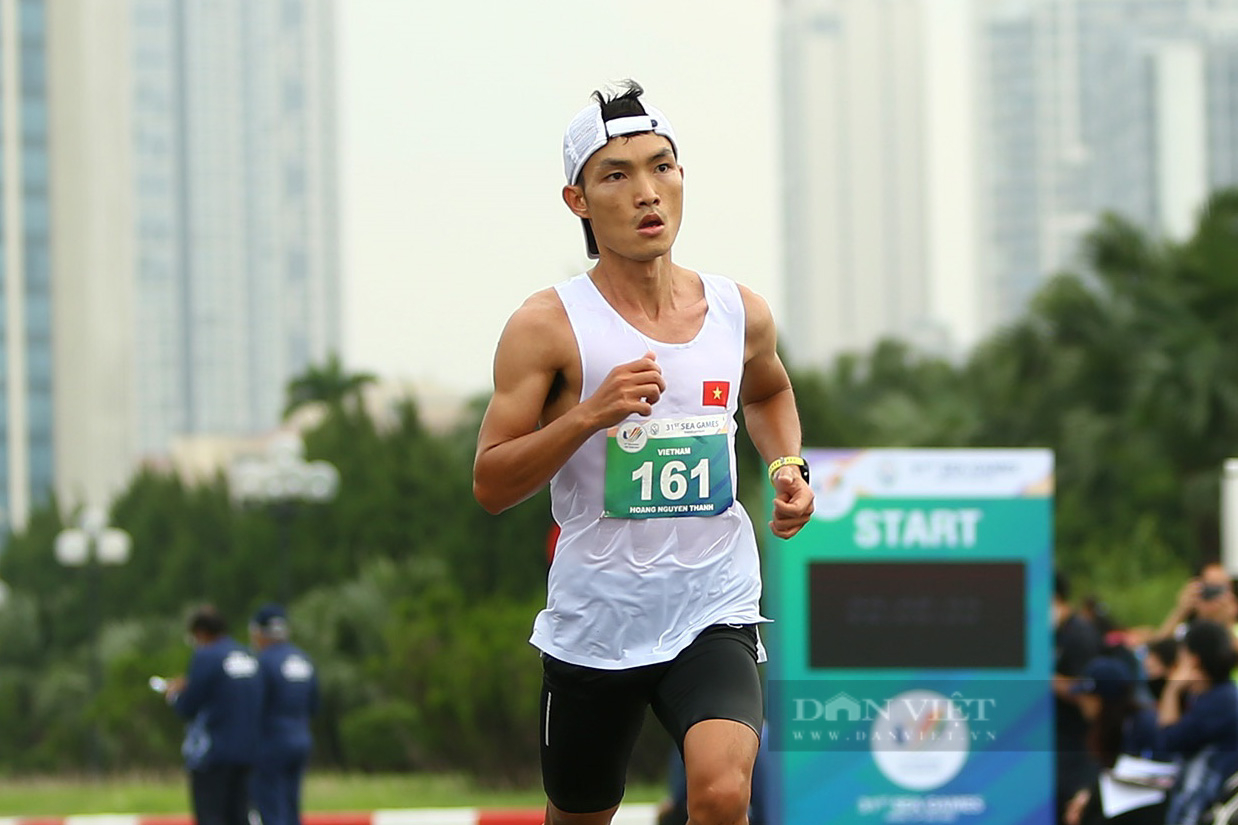 Hoàng Nguyên Thanh giành tấm HCV lịch sử cho marathon Việt Nam sau khi vượt qua 42,195km - Ảnh 1.