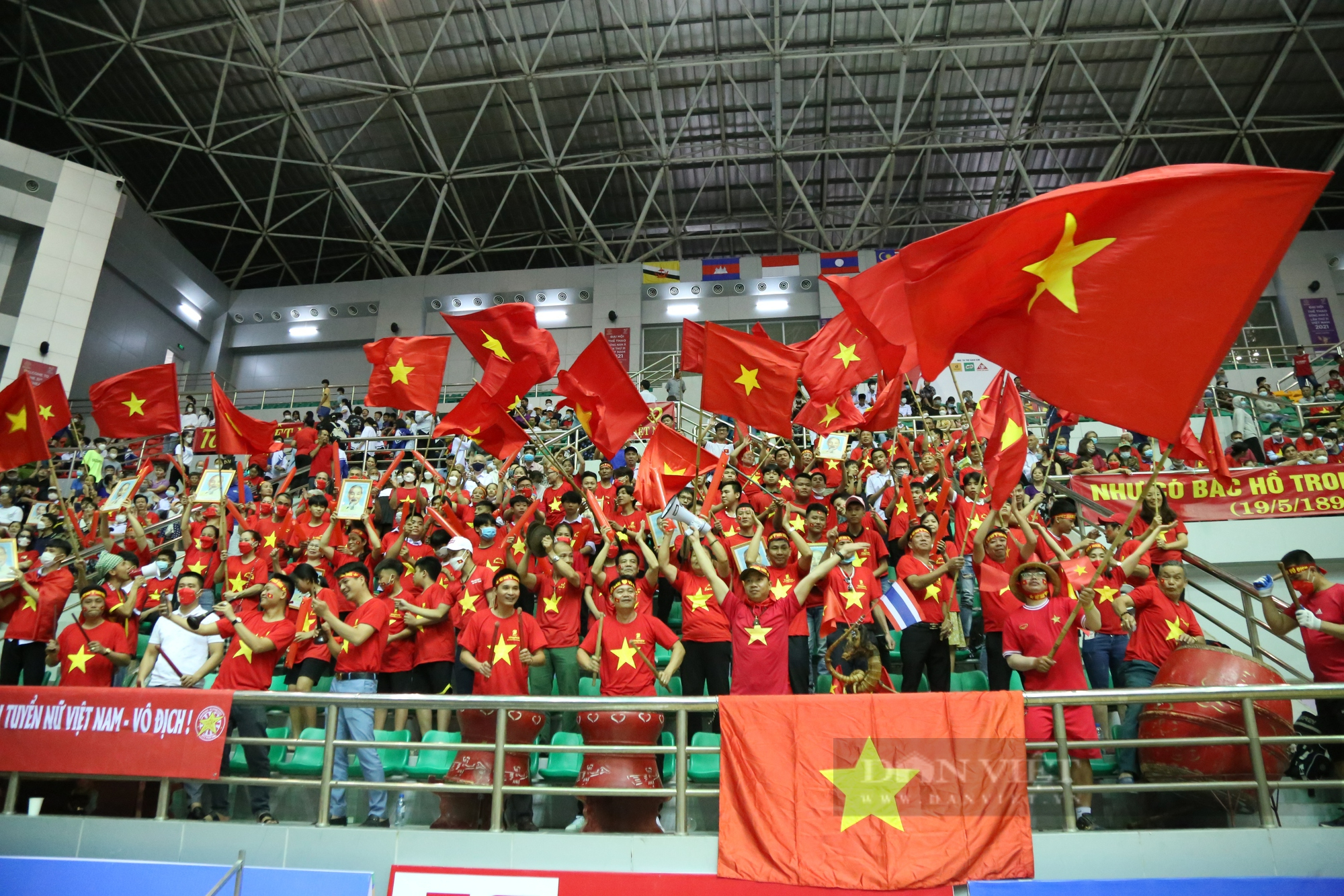 CĐV Hà Nam mong ĐT futsal nữ Việt Nam giành vàng tại SEA Games 31 trong trận quyết định với Thái Lan - Ảnh 1.