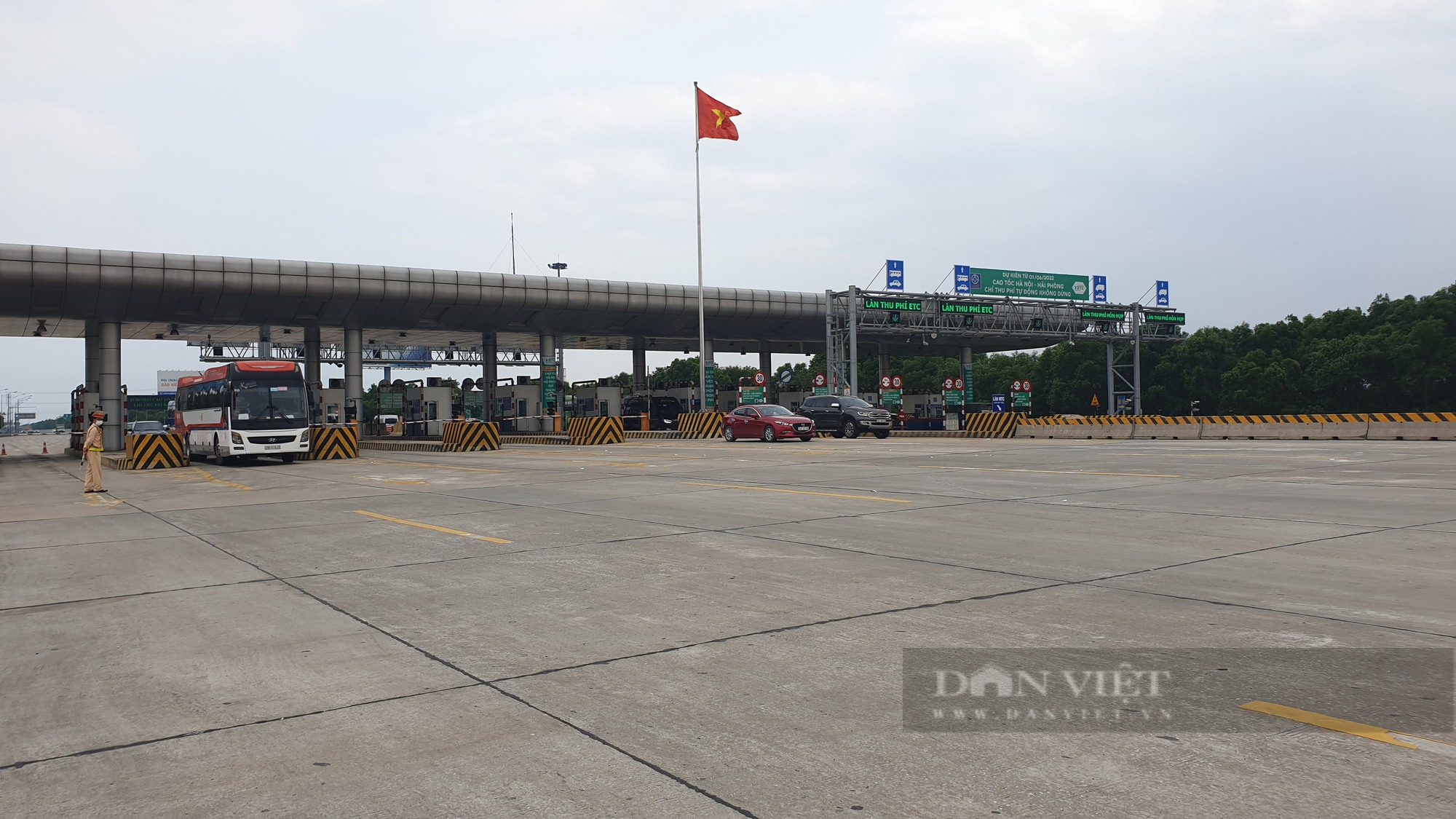 Cận cảnh cao tốc Hà Nội - Hải Phòng sẽ xử phạt xe không dán thẻ thu phí không dừng - Ảnh 9.
