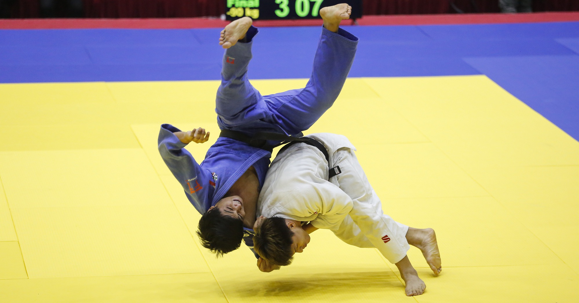 Judo boxer Le Anh Tai, who made the Hanoi suburban gym “wake up”