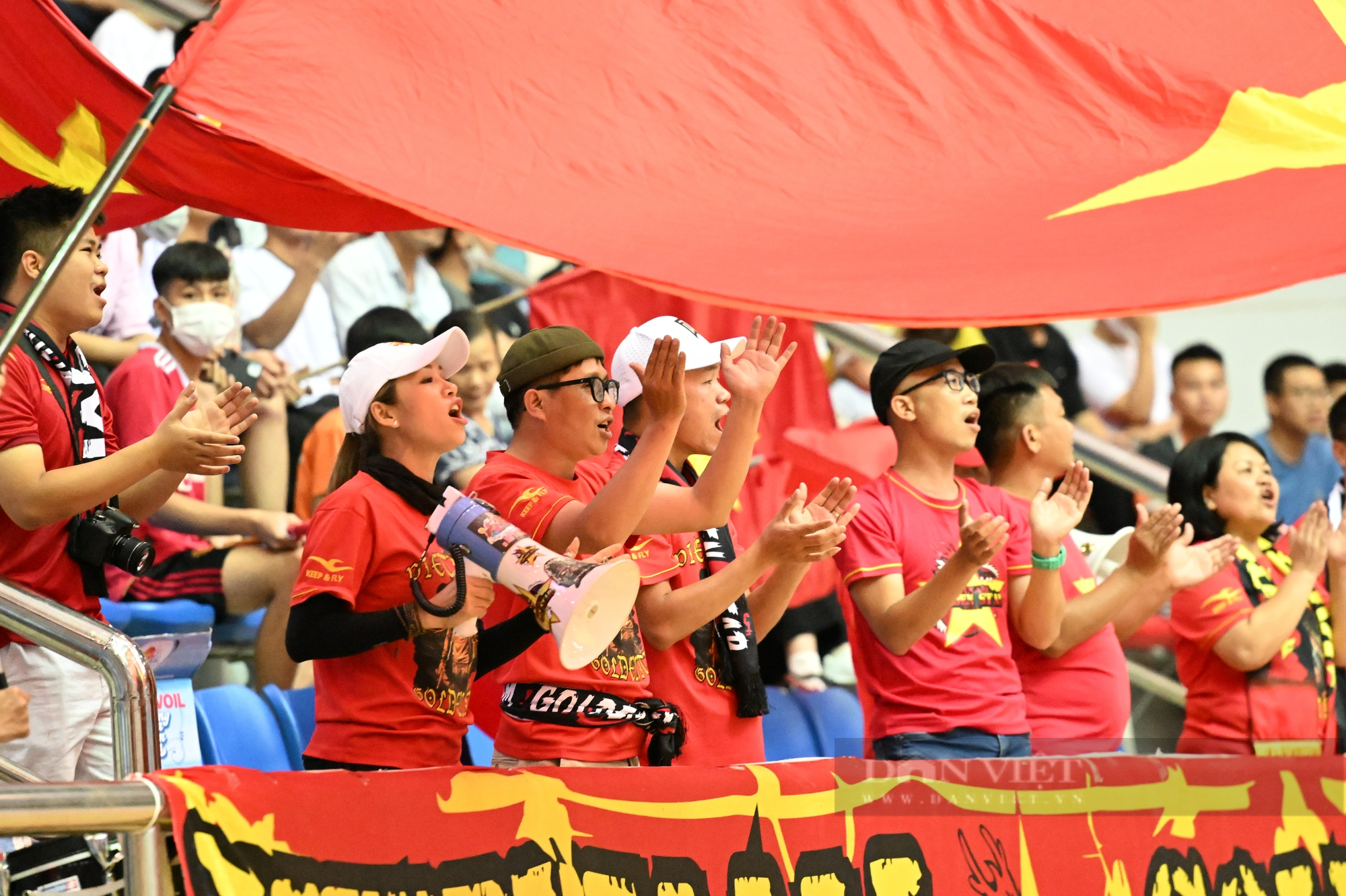 CĐV Hà Nam mong ĐT futsal nữ Việt Nam giành vàng tại SEA Games 31 trong trận quyết định với Thái Lan - Ảnh 7.