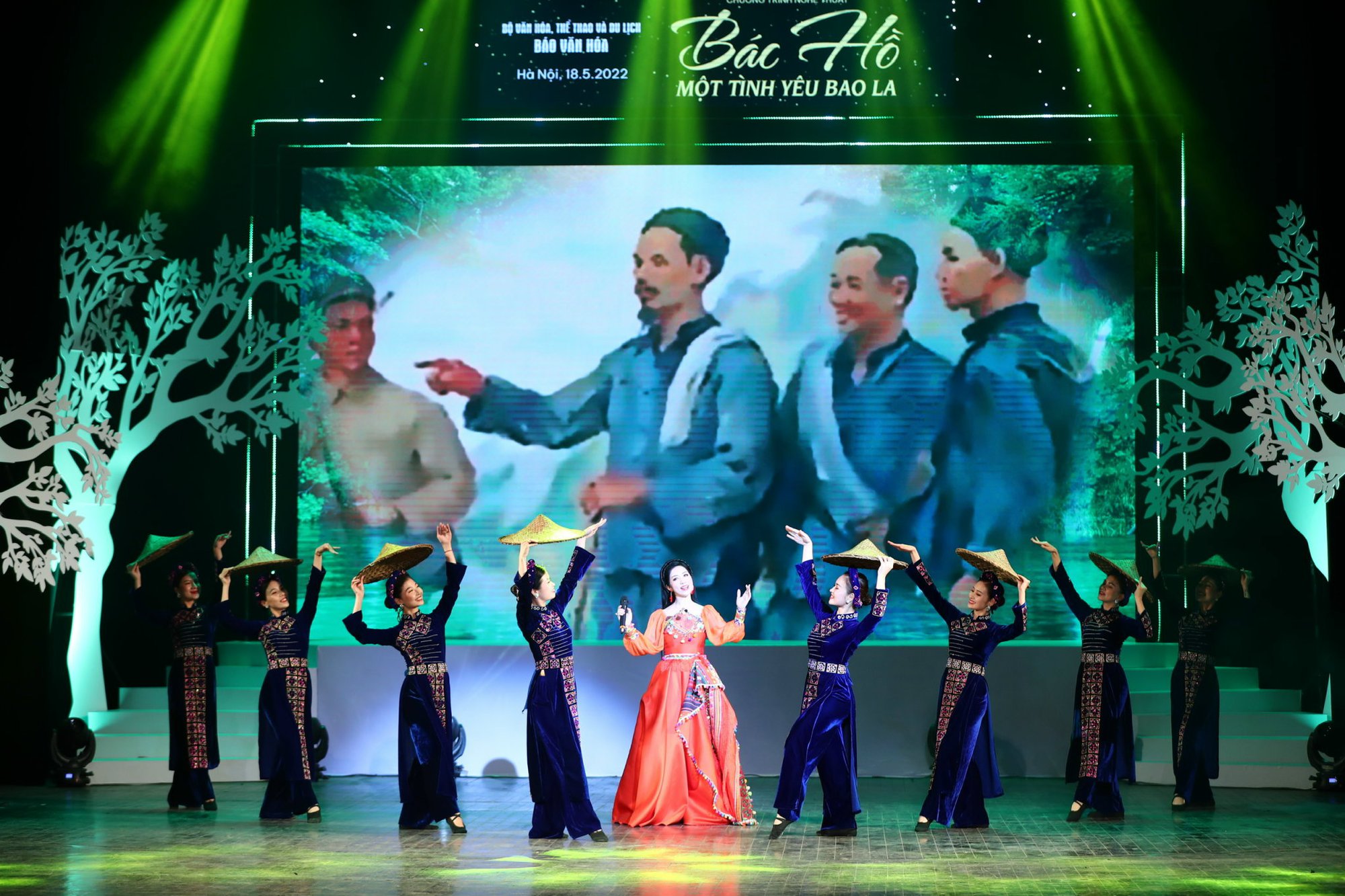 Anh Tho, Phuong Nga, Ploong Thiet... were filled with emotions when singing about dear Uncle Ho - Photo 1.