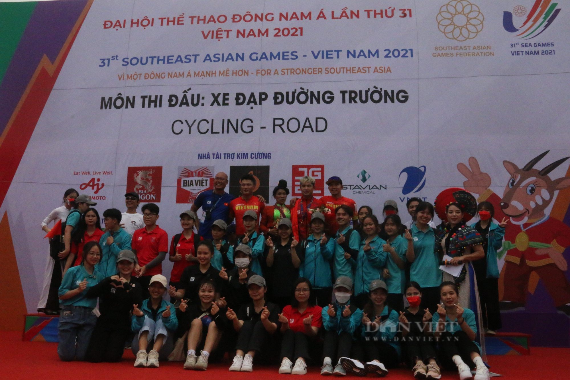 SEA Games 31: Chàng trai dân tộc Thái quê Sơn La “giật” huy chương vàng trong đua xe đạp - Ảnh 4.