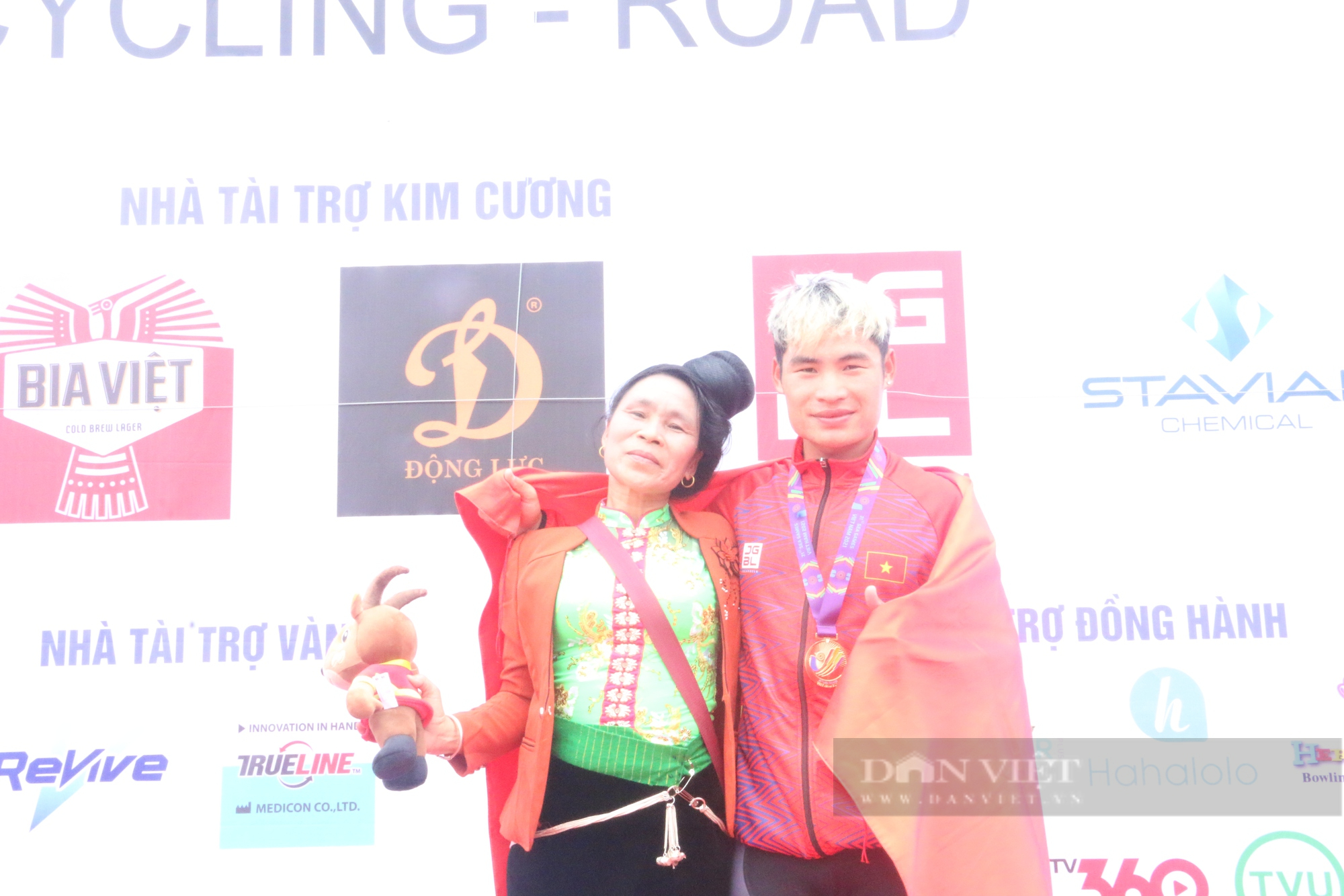 SEA Games 31: Chàng trai dân tộc Thái quê Sơn La “giật” huy chương vàng trong đua xe đạp - Ảnh 2.