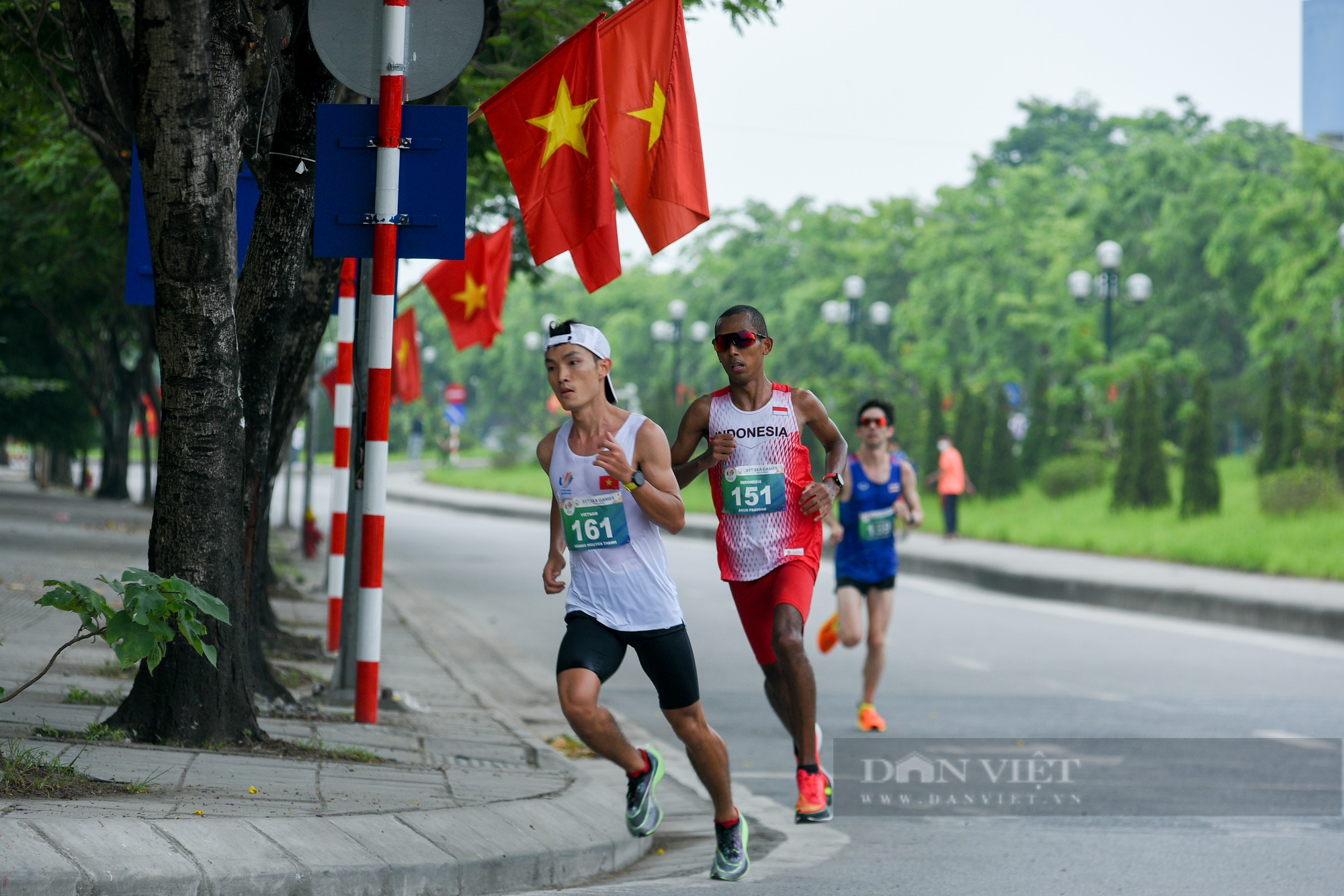 Hoàng Nguyên Thanh giành tấm HCV lịch sử cho marathon Việt Nam sau khi vượt qua 42,195km - Ảnh 2.