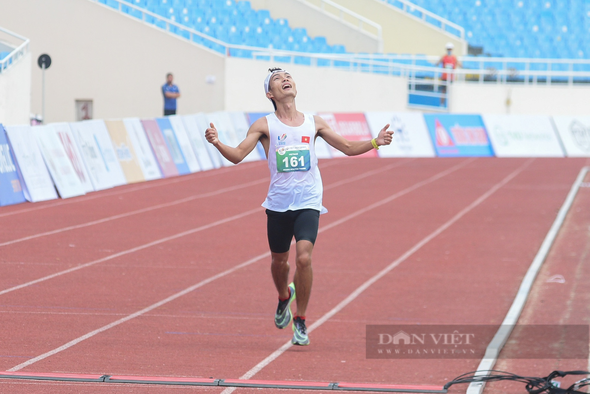 Hoàng Nguyên Thanh giành tấm HCV lịch sử cho marathon Việt Nam sau khi vượt qua 42,195km - Ảnh 4.