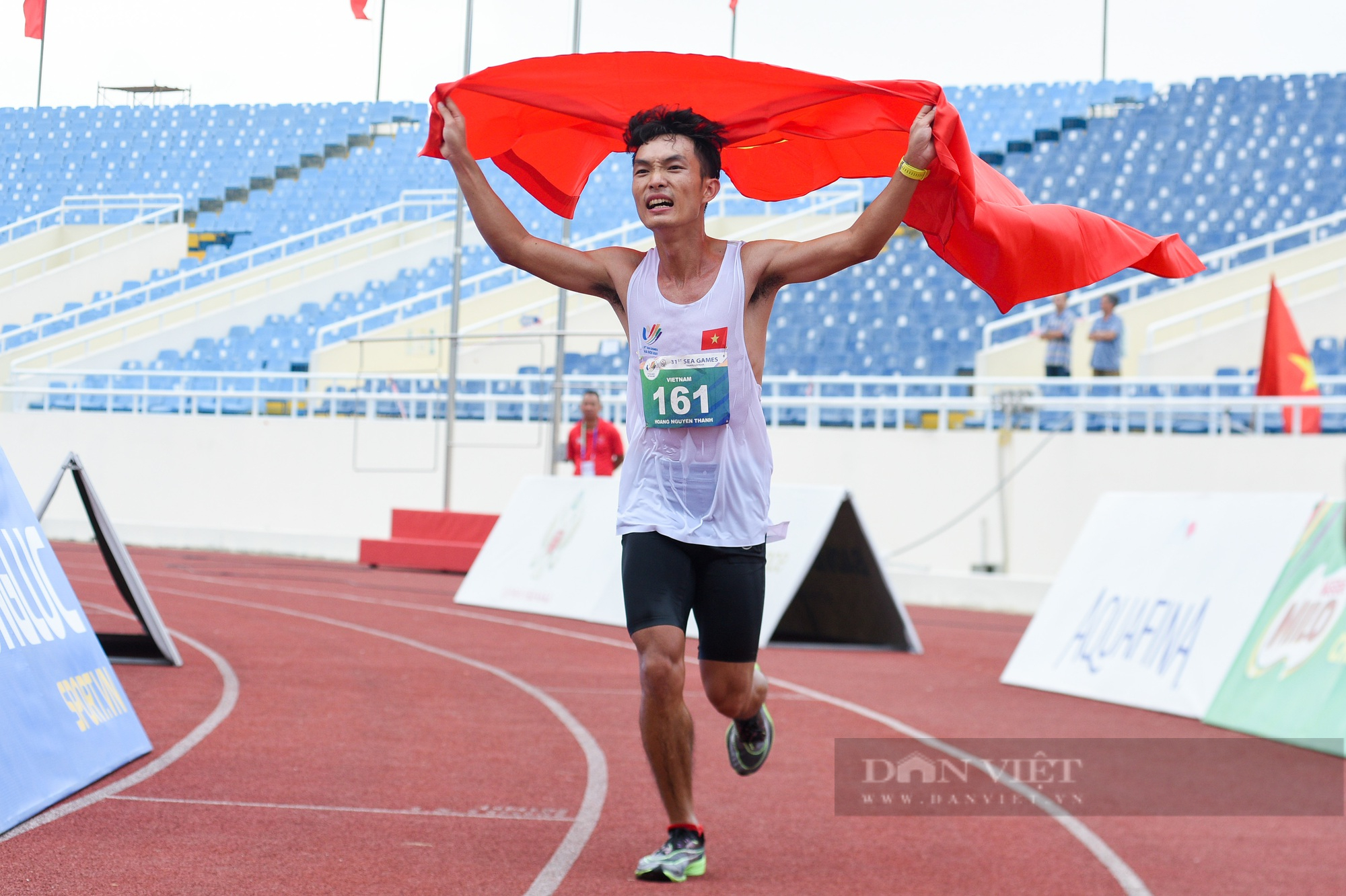 Hoàng Nguyên Thanh giành tấm HCV lịch sử cho marathon Việt Nam sau khi vượt qua 42,195km - Ảnh 5.
