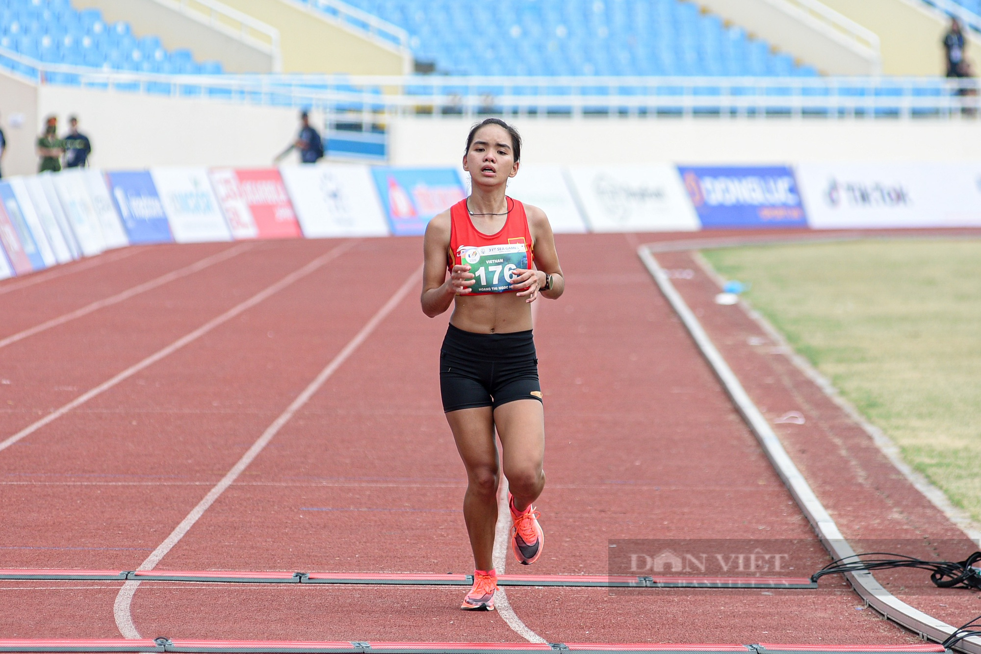 Hoàng Nguyên Thanh giành tấm HCV lịch sử cho marathon Việt Nam sau khi vượt qua 42,195km - Ảnh 8.