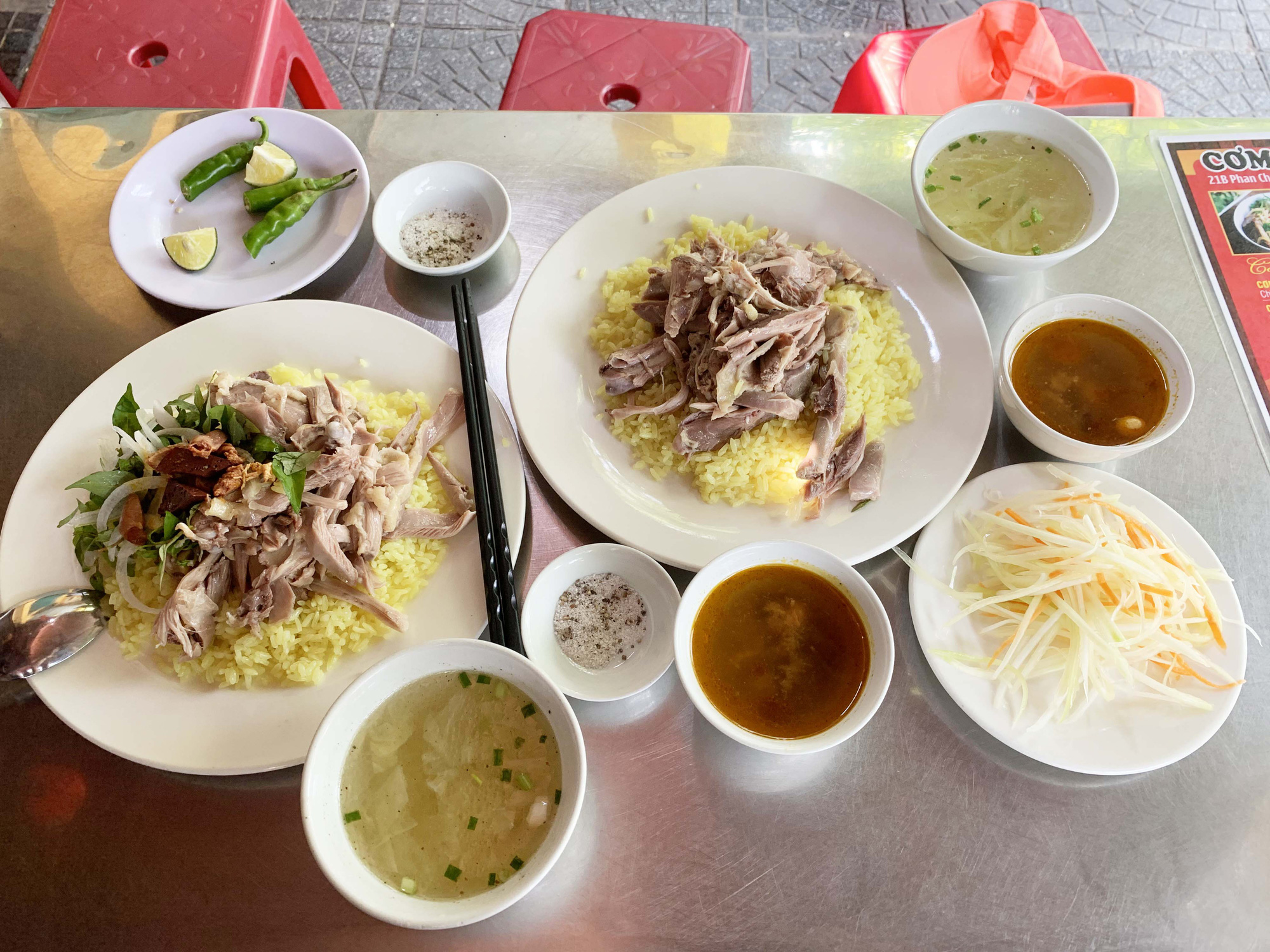 Top delicious Hoi An chicken rice restaurants without having to wait in line - Photo 4.