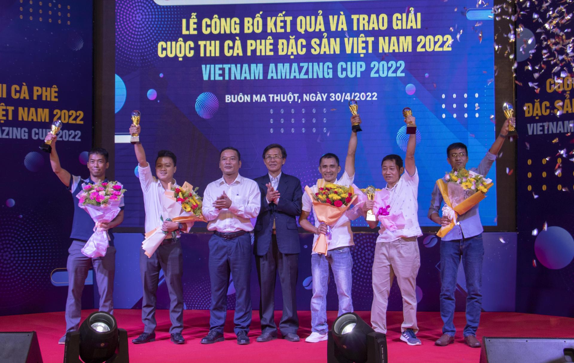 Cà phê Robusta của 3 đơn vị ở Đắk Lắk chiếm trọn &quot;bảng vàng top 1,2,3&quot; giải Cà phê đặc sản Việt Nam năm 2022 - Ảnh 2.
