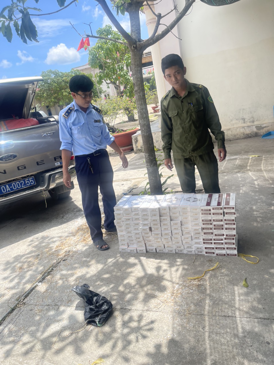 Tây Ninh: Bắt giữ hàng nghìn gói thuốc lá điếu nhập lậu - Ảnh 1.