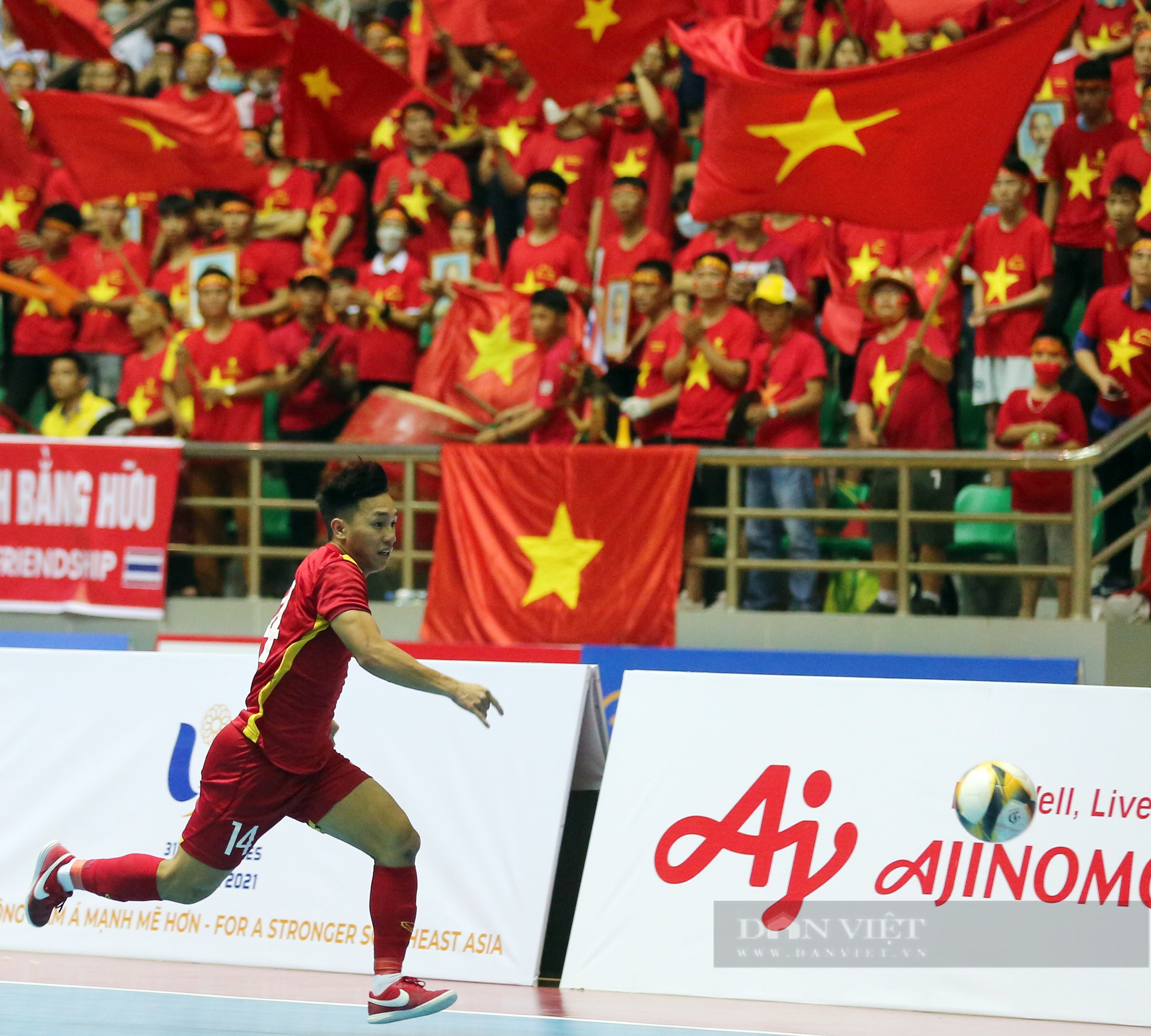 Hồ Văn Ý xuất sắc nhưng futsal Việt Nam  - Ảnh 2.