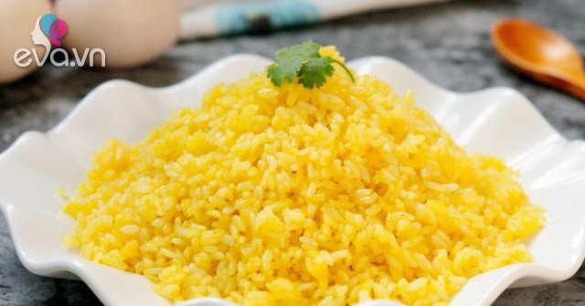 Make egg fried rice, because this step is wrong, the egg does not stick to the rice, does not turn up a beautiful yellow color