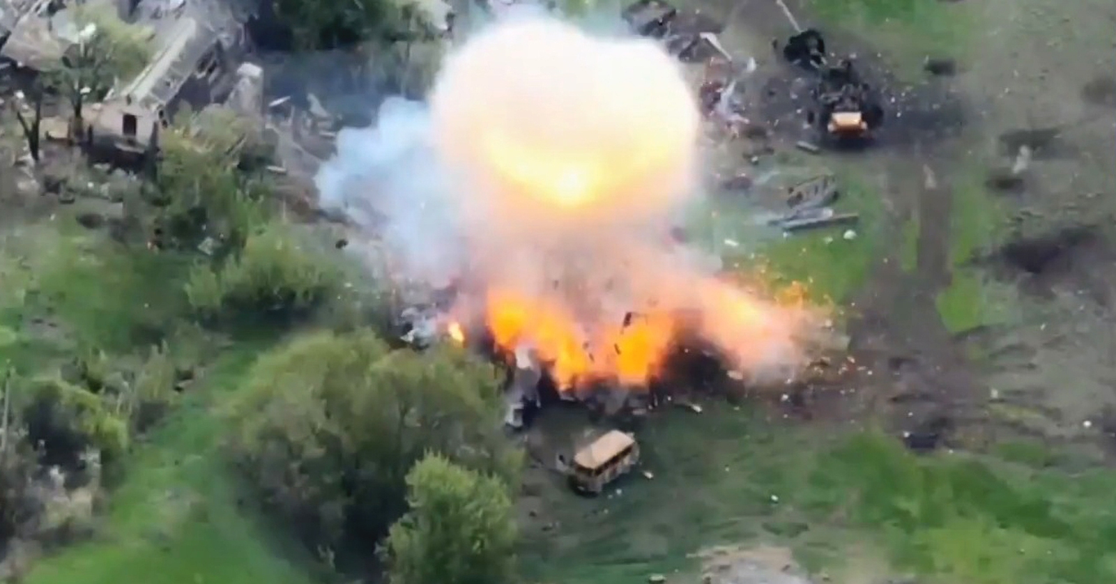 Hot: Ukraine released a video of chasing and attacking Russian soldiers hiding in the trenches