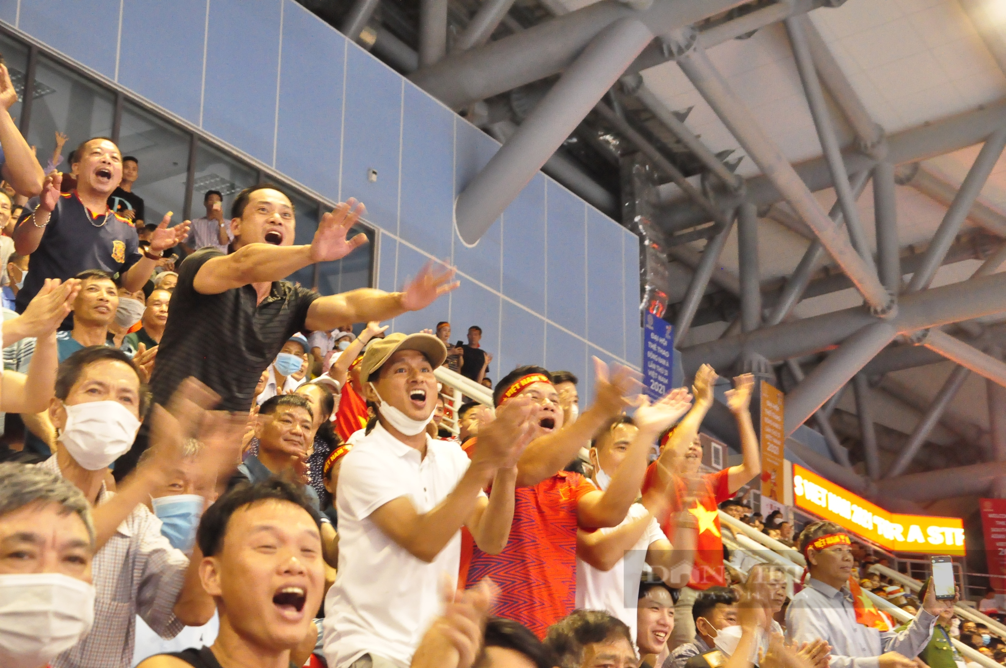 Vietnam men's volleyball defeats Thailand with a save with... foot - Photo 9.