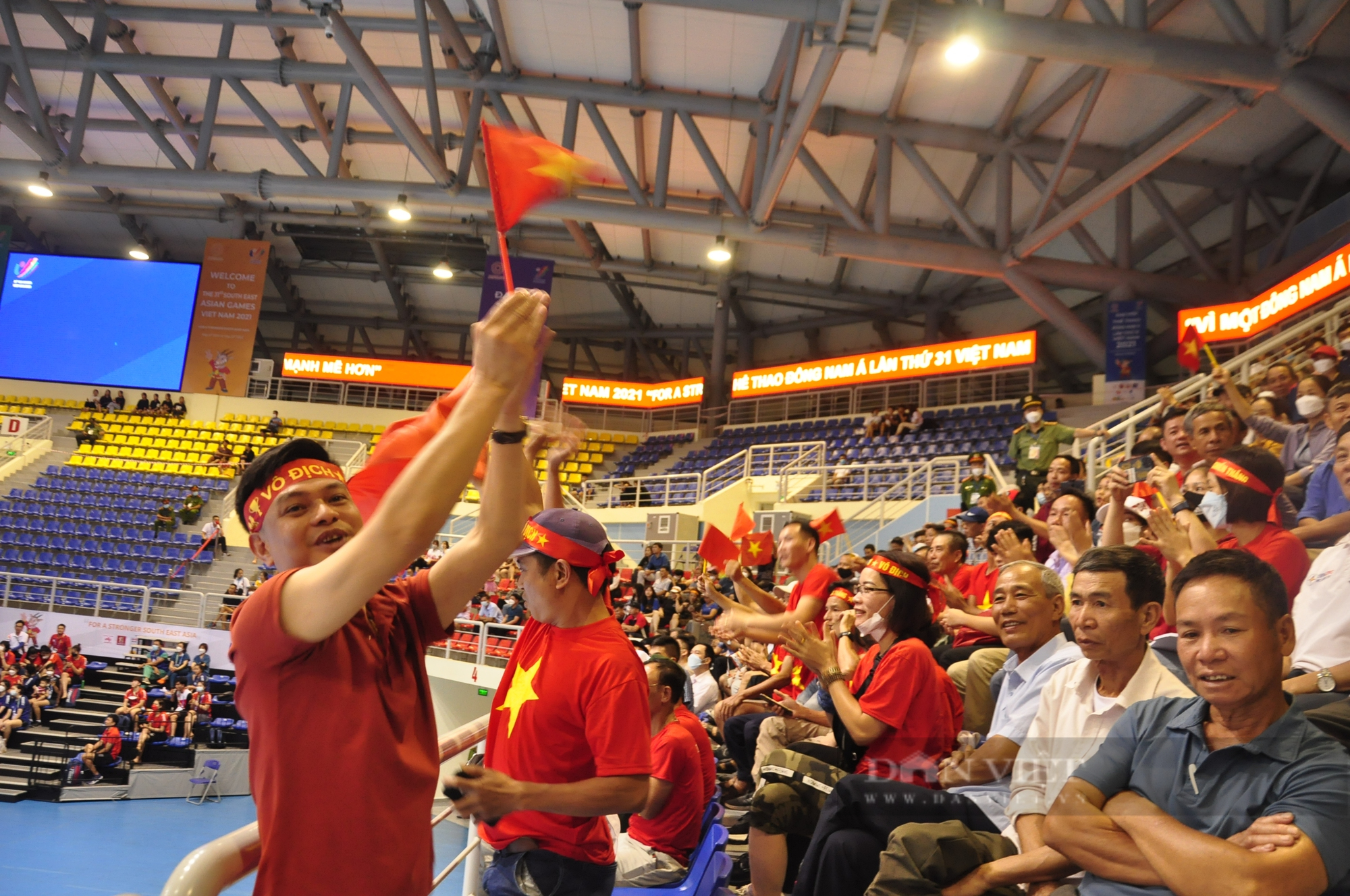 Fans are too hot, the Vietnamese men's volleyball team has come back spectacularly - Photo 5.