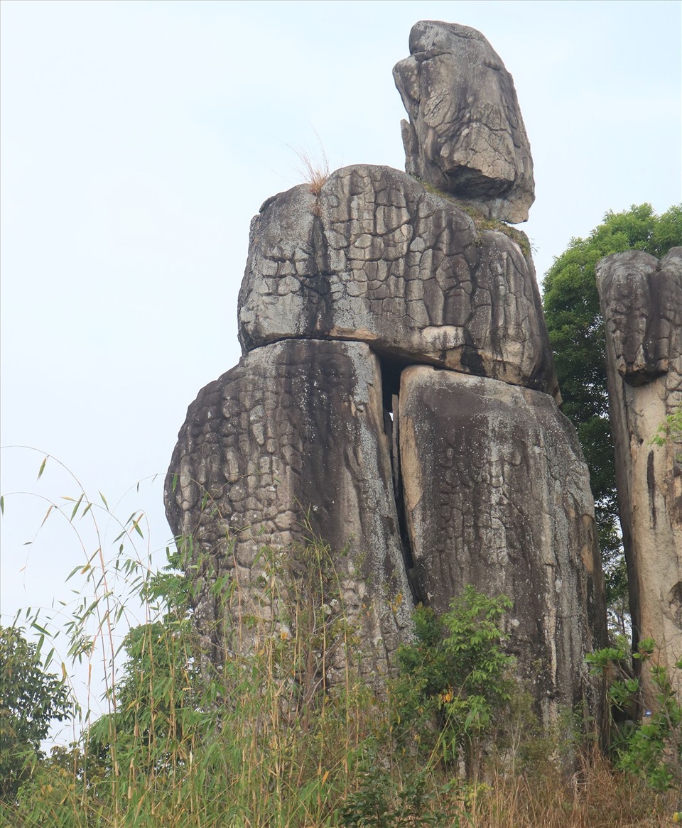 Ở Gia Lai có núi lửa triệu năm, bất ngờ hơn là có hòn đá có hình thù lạ mắt hút người xem - Ảnh 2.
