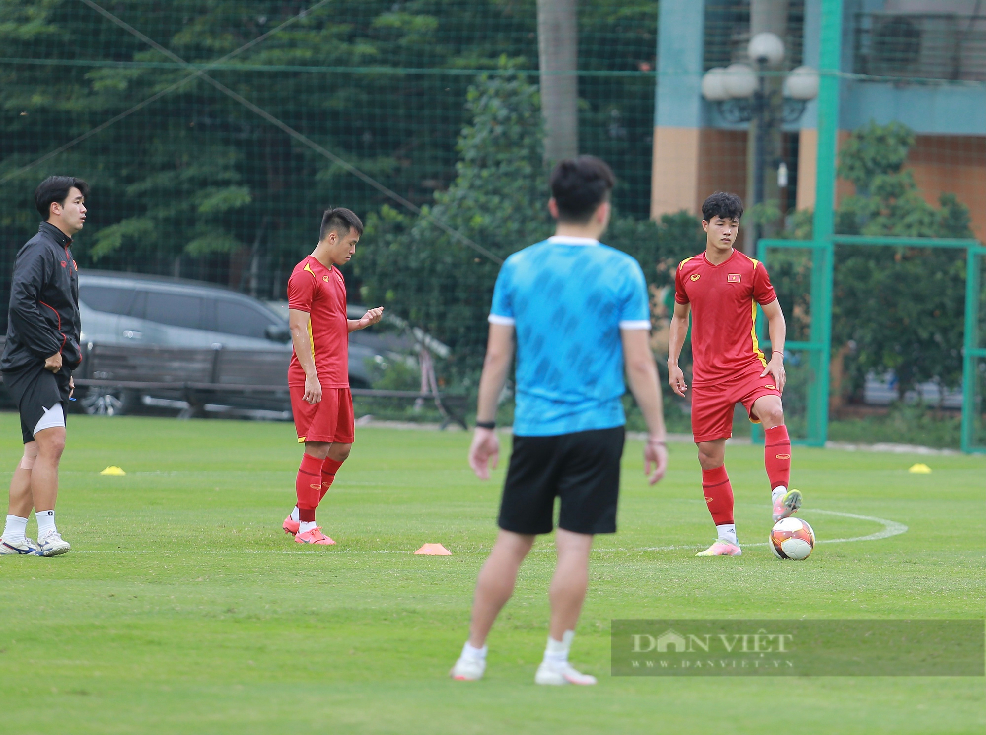 HLV Park Hang-seo không có mặt trong buổi tập của U23 Việt Nam - Ảnh 8.