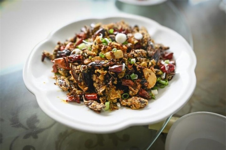 Khó tin nhưng có thật: Gián nấu thành món đặc sản ở Trung Quốc - Ảnh 4.