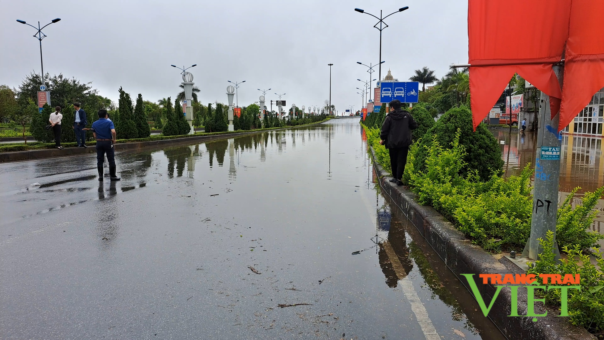 Lai Châu: Mưa lớn gây ngạp úng dài gần 100m - Ảnh 3.