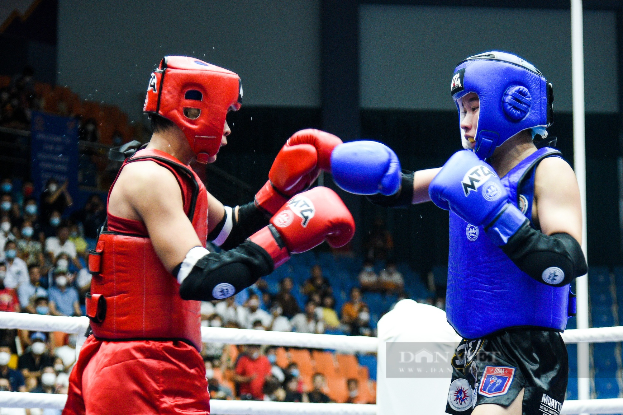 Đánh bại đối thủ Philippines, võ sĩ Nguyễn Trần Duy Nhất vào chung kết Muay - Ảnh 12.