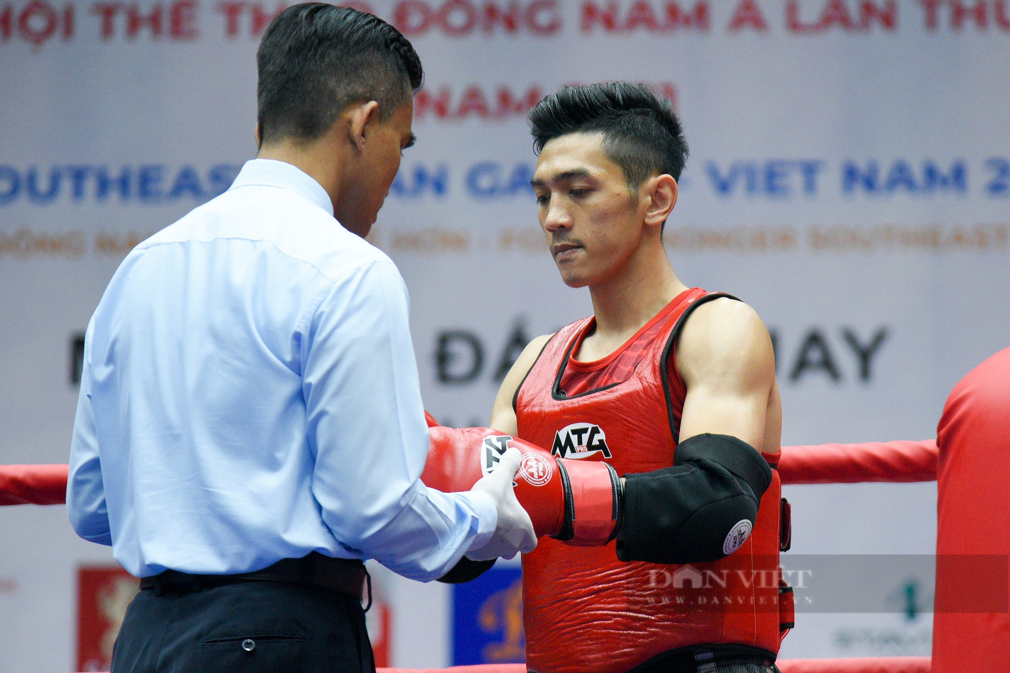 Đánh bại đối thủ Philippines, võ sĩ Nguyễn Trần Duy Nhất vào chung kết Muay - Ảnh 10.