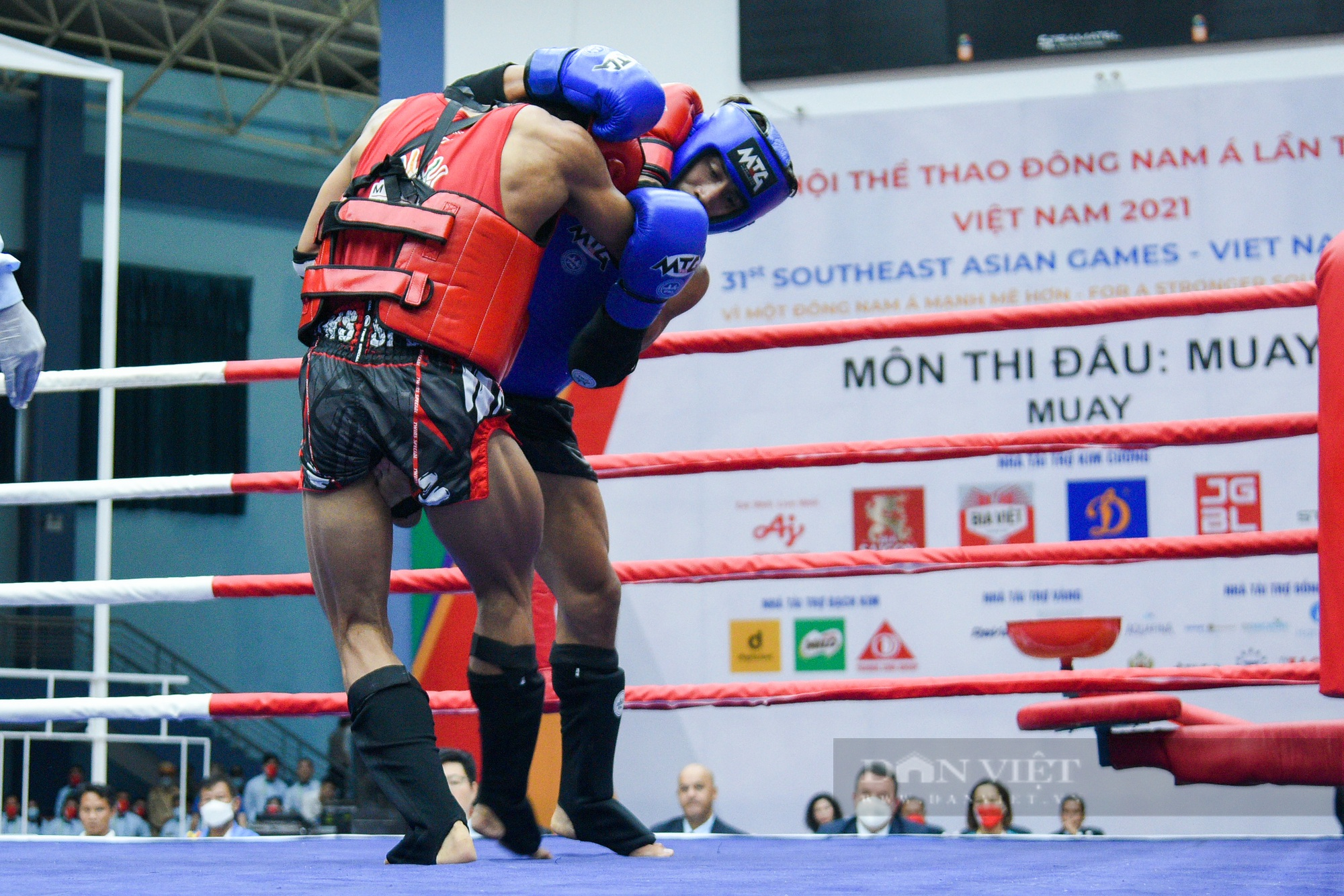 Đánh bại đối thủ Philippines, võ sĩ Nguyễn Trần Duy Nhất vào chung kết Muay - Ảnh 6.