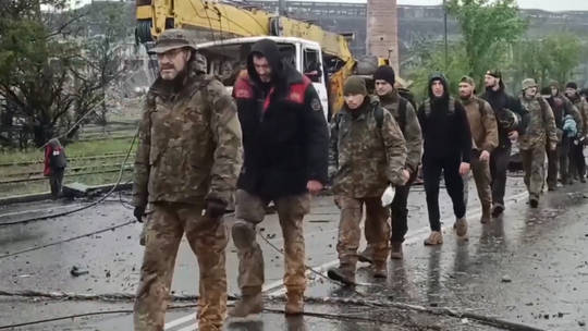 Tình hình Mariupol: Nga tuyên bố giải phóng hoàn toàn nhà máy Azovstal, chỉ huy Azov bị đưa đi trong xe bọc thép - Ảnh 1.