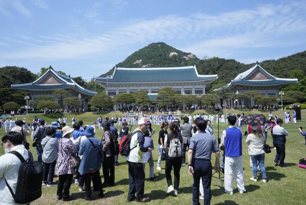 Nhà Xanh - Dinh thổng thống Hàn Quốc lần đầu mở cửa đón du khách sau 75 năm - Ảnh 3.