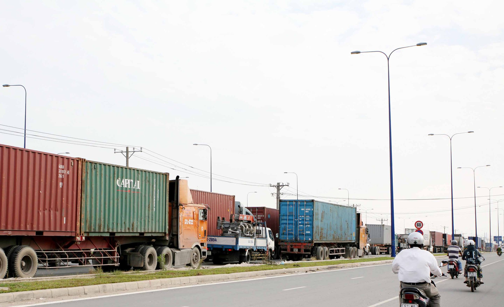 Nếu xếp thành một hàng, xe tải tới cảng Cát Lái mỗi ngày dài 322 km - Ảnh 3.