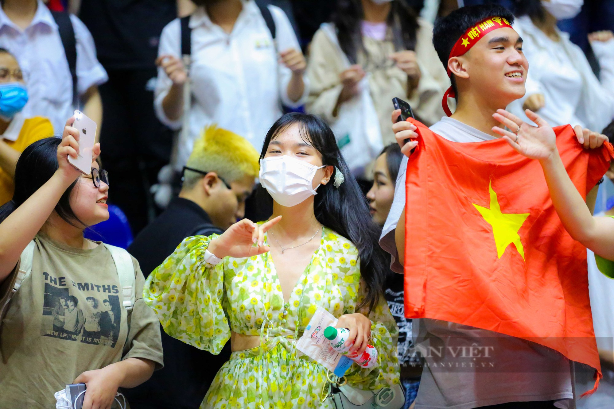 Dàn hot girl cổ vũ cực nhiệt trong chiến thắng của đội tuyển bóng rổ Việt Nam - Ảnh 4.