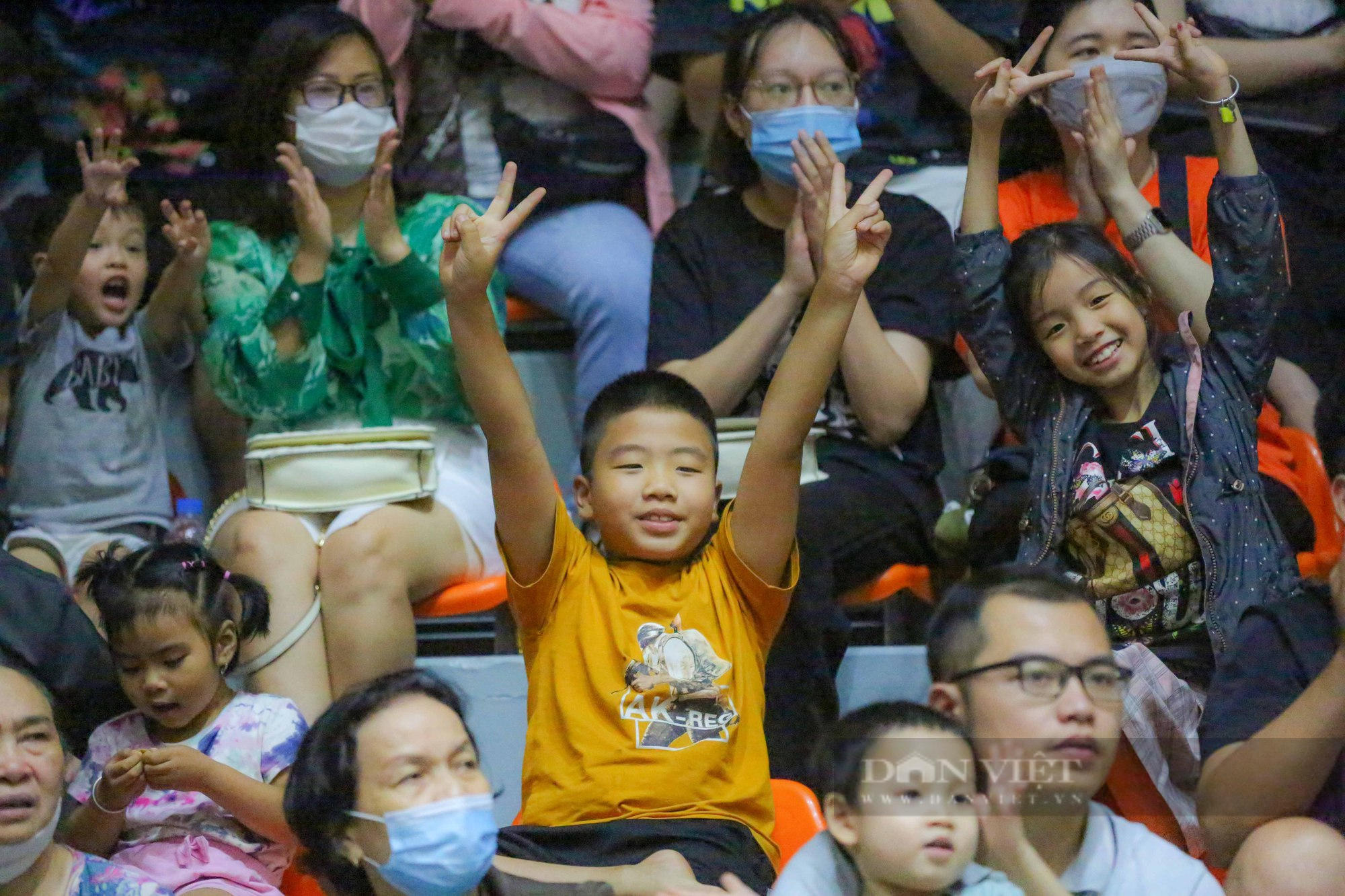Dàn hot girl cổ vũ cực nhiệt trong chiến thắng của đội tuyển bóng rổ Việt Nam - Ảnh 7.