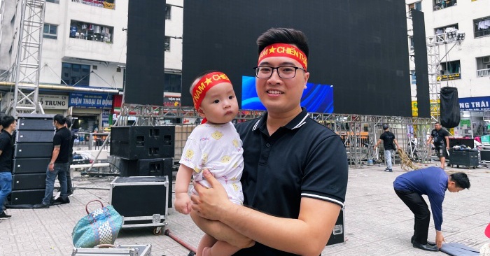 Linh Dam Apartment rented 90m2 LED screen to cheer